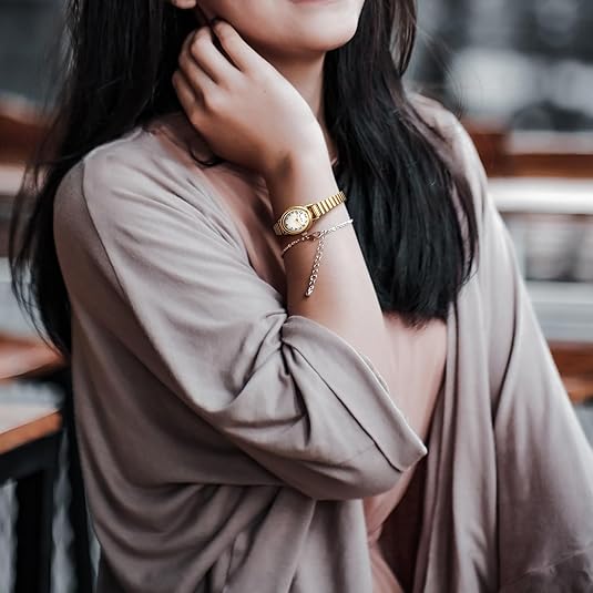 Stylish women's watch - Fashionable mini watch with stainless steel strap