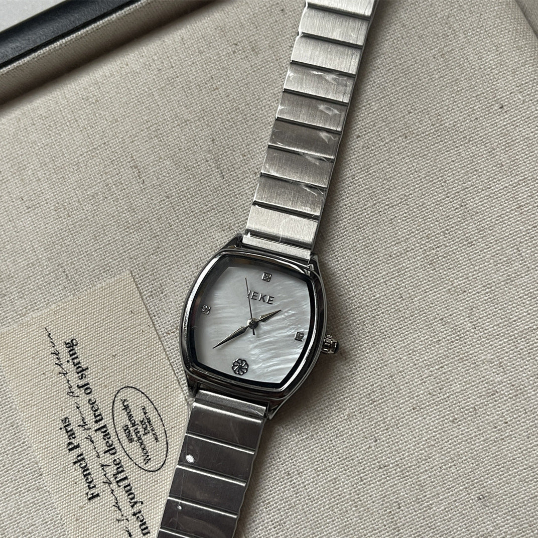 Women's quartz watch with pearl dial