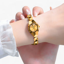 Round quartz watch with sturdy strap for women